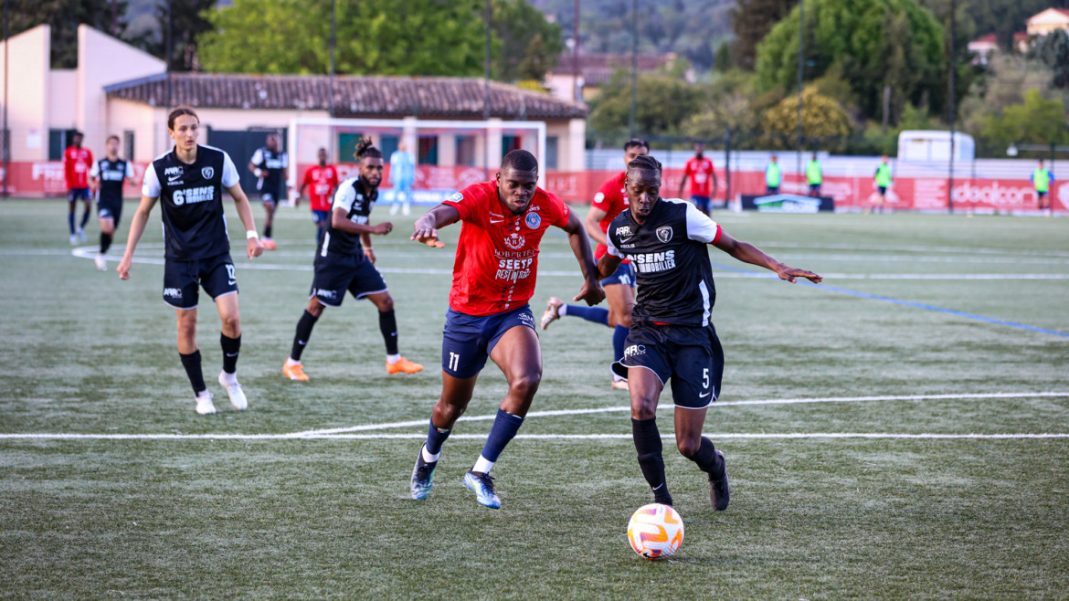 National 2 : Le RC Pays de Grasse et Aubagne FC dos à dos