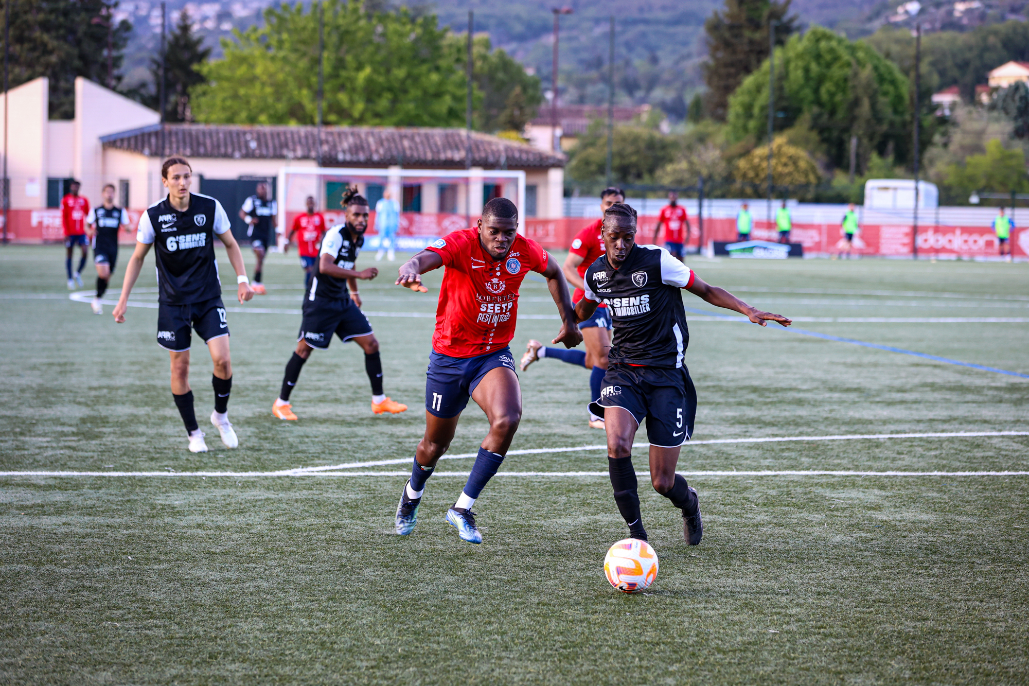National 2 : Le RC Pays de Grasse et Aubagne FC dos à dos