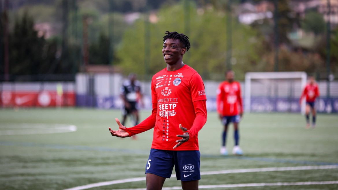 Communiqué : Sahmkou Camara signe professionnel en D1 suisse