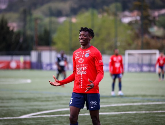 Communiqué : Sahmkou Camara signe professionnel en D1 suisse